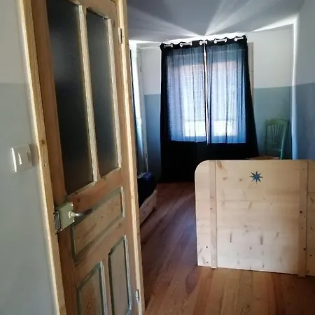 File Dans Ta ! Bed & Breakfast