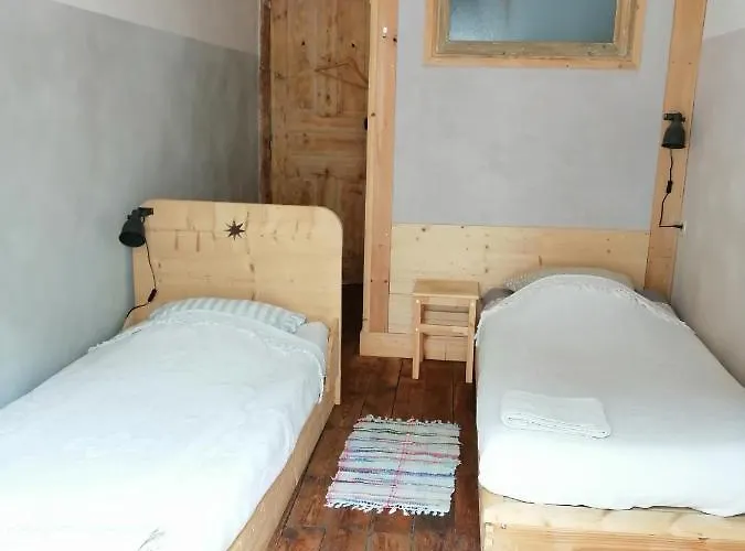 File Dans Ta ! Bed & Breakfast