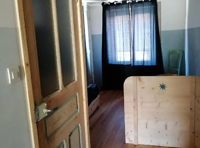 File Dans Ta ! Bed & Breakfast